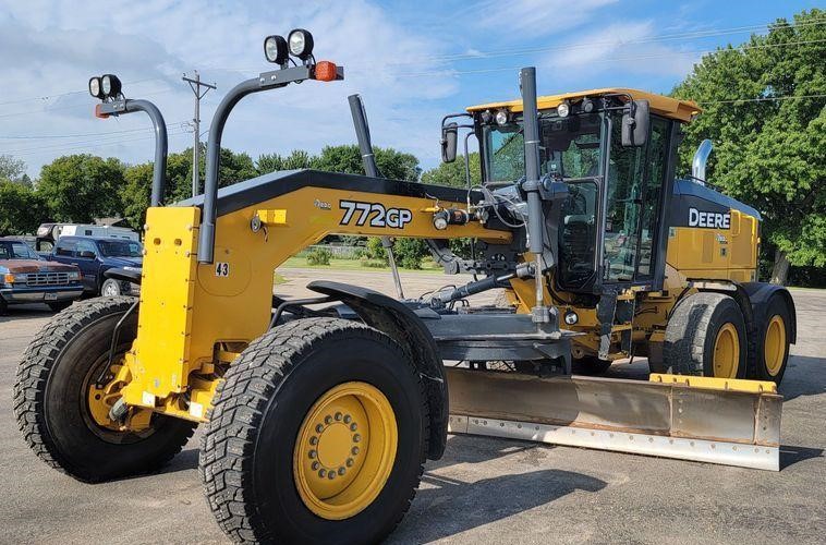 2015 John Deere 772GP